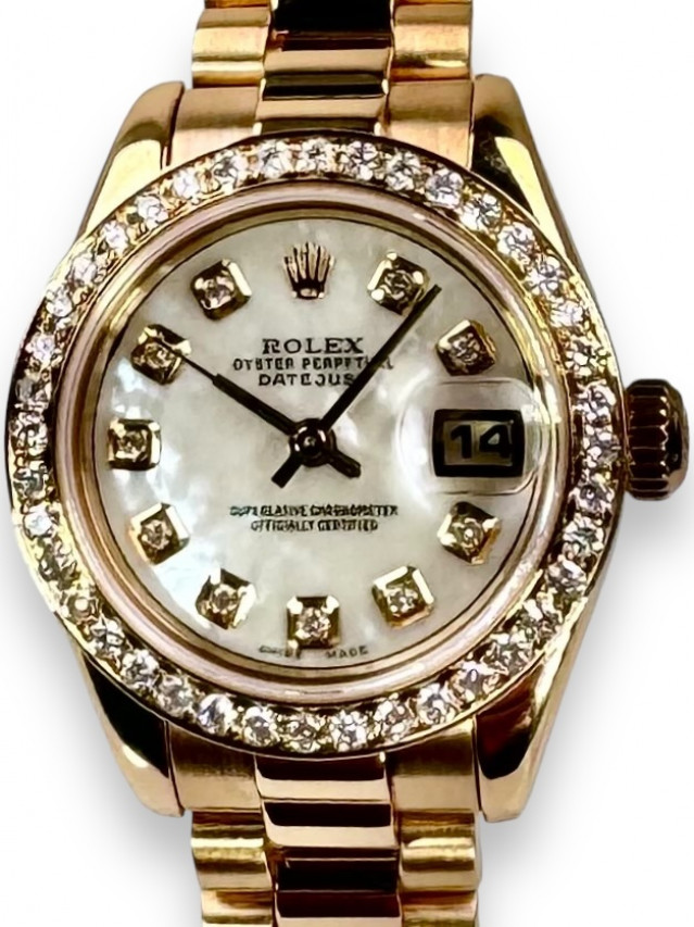 Rolex 179178 Yellow Gold on President, Fluted Bezel White with Gold Roman