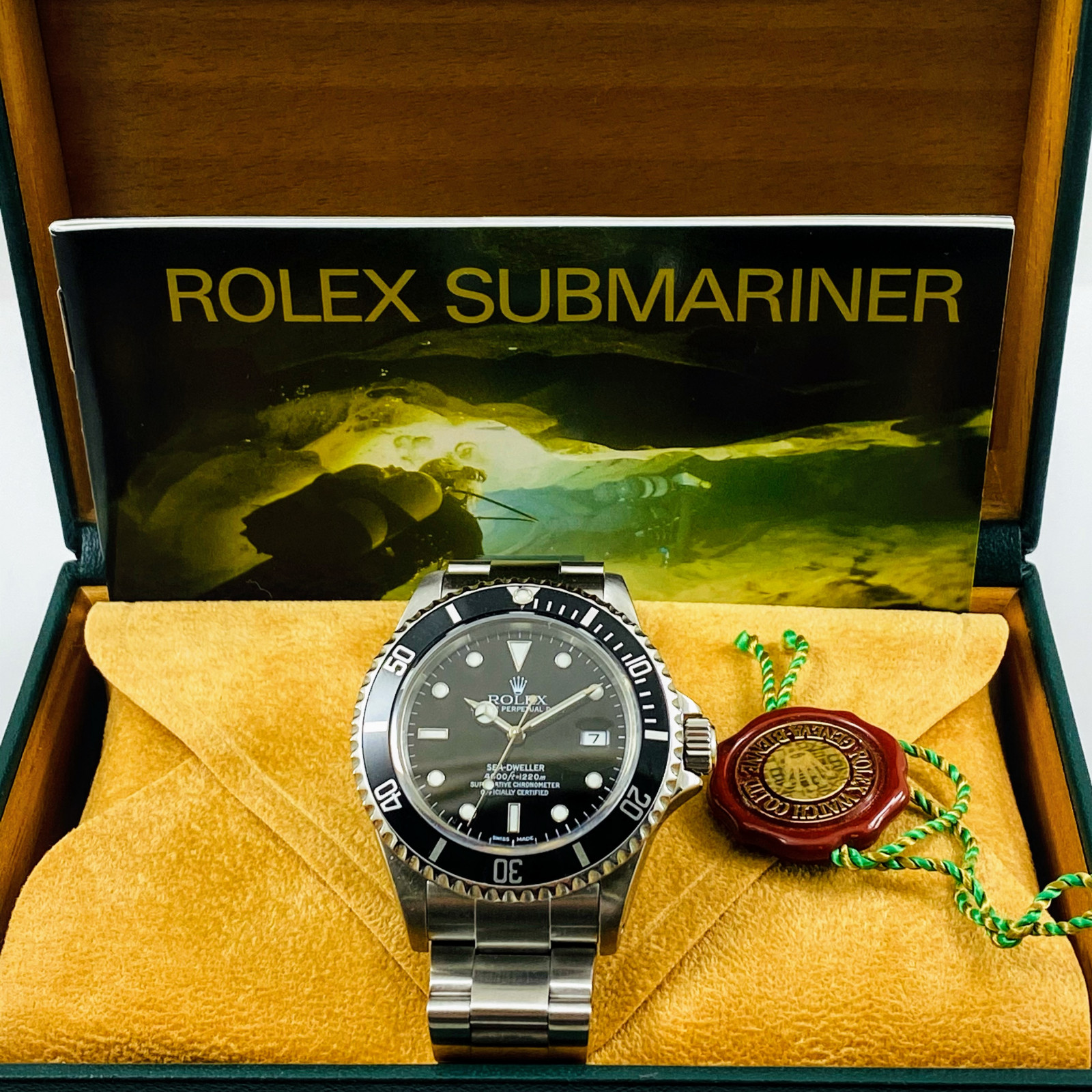 40 mm Rolex Sea-Dweller 16600 Mint Condition