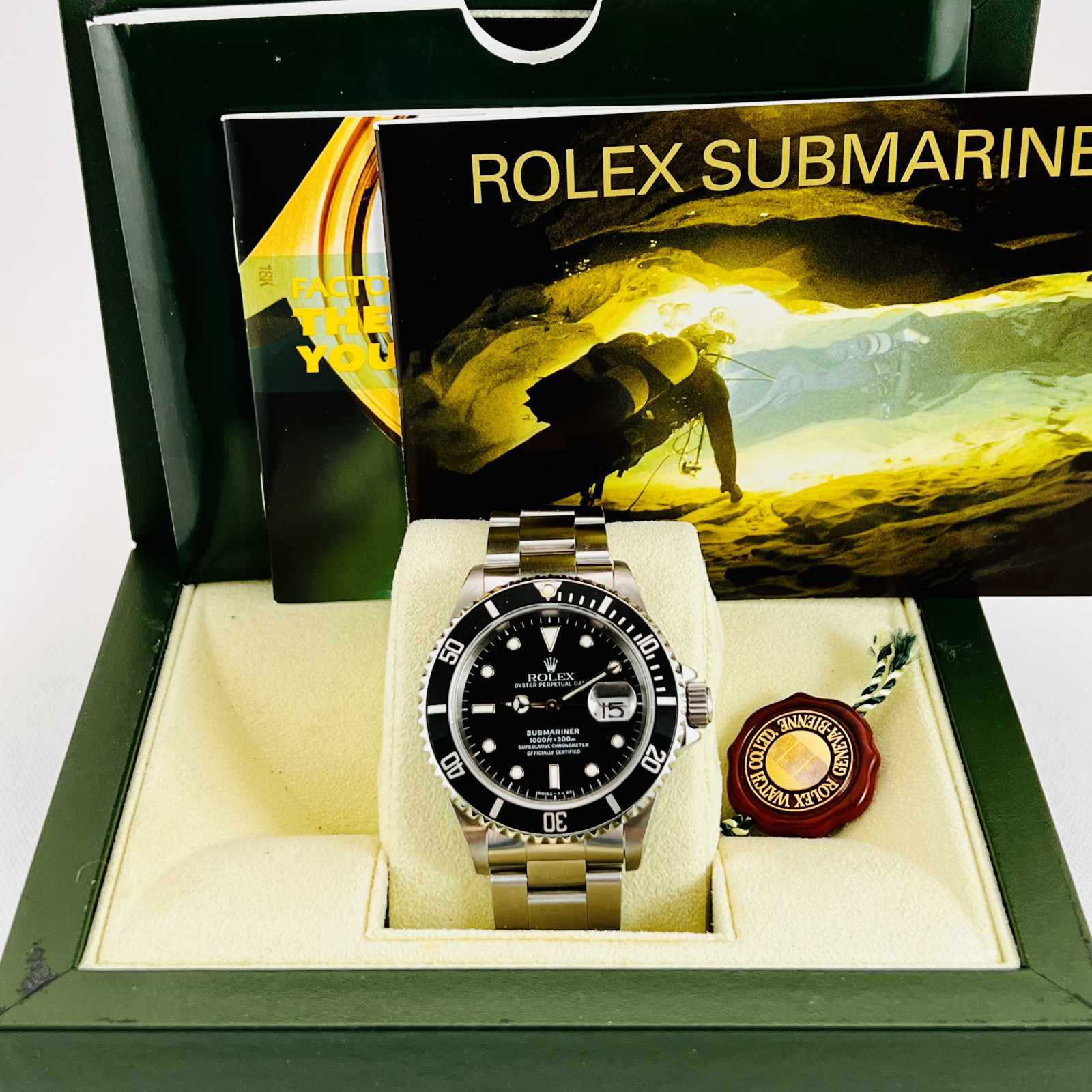 Rolex Submariner 16610 40 mm Mint Condition