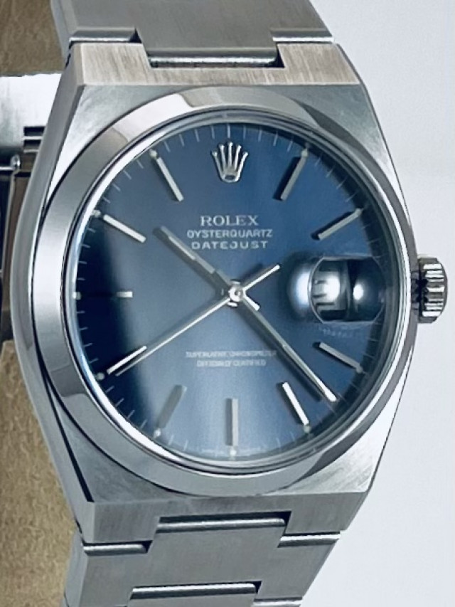 Rolex 17000 Steel on Oysterquartz, Smooth Bezel Black with Silver Index