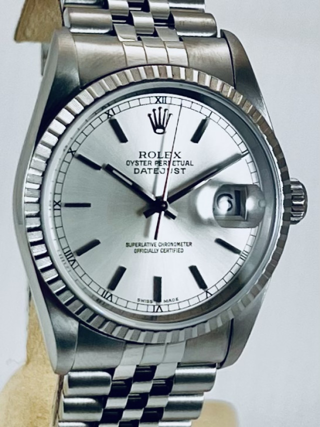 Rolex 16220 Steel on Oyster, Finely Engine Turned Bezel White with Silver Roman